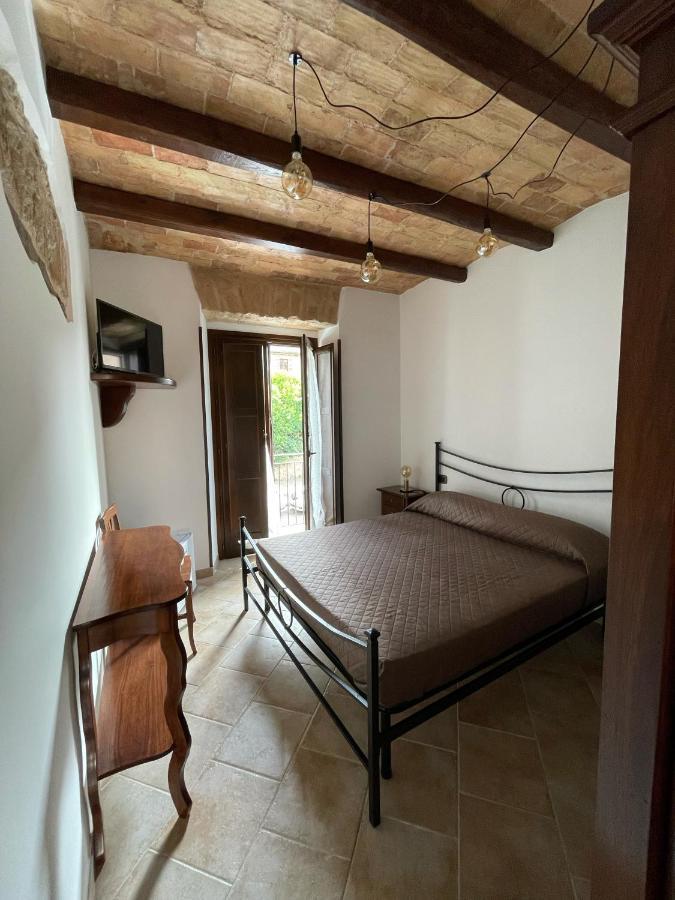 Bed and Breakfast La Vie En Rose Fondi Exterior foto