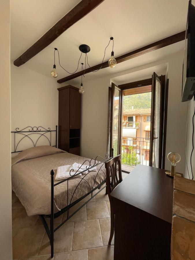 Bed and Breakfast La Vie En Rose Fondi Exterior foto